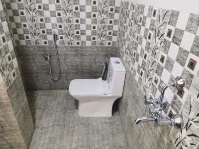 Common Bathroom Image of 751 Sq.ft 1 BHK Apartment / Flat for rent in Hafeezpet Hyderabad for Rs. 23000