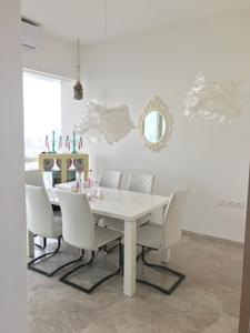 Hall Image of 1296 Sq.ft 2 BHK Apartment / Flat for rent in Sarkar Residency, Byculla Mumbai for Rs. 100000
