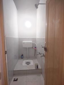 Bathroom Image of 700 Sq.ft 1 RK Apartment / Flat for rent in Shakti Nagar Colony Gorakhpur for Rs. 7000