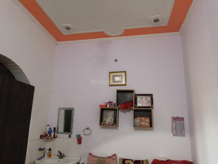 House nearby sector 27  Main Image 1