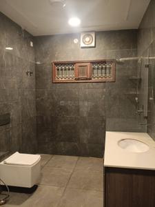 Bathroom Image of 3000 Sq.ft 3 BHK Builder Floor for rent in Sector 40 Noida for Rs. 98000