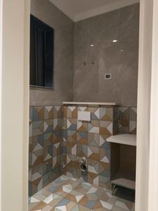 Common Bathroom Image of 1700 Sq.ft 3 BHK Builder Floor for sale in Indirapuram Ghaziabad for Rs. 17000000