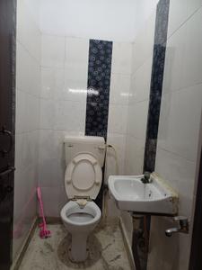 Bathroom Image of 500 Sq.ft 2 BHK Builder Floor for rent in Sector 12 Noida for Rs. 25000