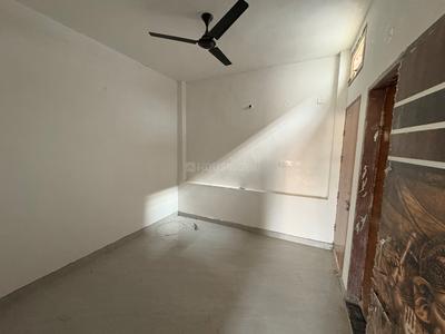 Bedroom Image of 500 Sq.ft 1 BHK Builder Floor for rent in Sector 110 Gurgaon for Rs. 9000