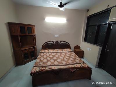 Bedroom Image of 900 Sq.ft 1 RK Builder Floor for rent in Model Town New Delhi for Rs. 16000