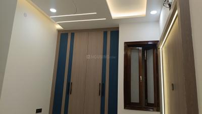 Bedroom Image of 1000 Sq.ft 3 BHK Builder Floor for sale in Pitampura New Delhi for Rs. 11500000