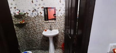 Bathroom Image of 900 Sq.ft 2 BHK Apartment / Flat for sale in Sector 104 Noida for Rs. 4000000