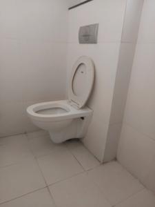 Common Bathroom Image of 1000 Sq.ft 2 BHK Apartment / Flat for rent in Magarpatta Trillium, Magarpatta City Pune for Rs. 34000