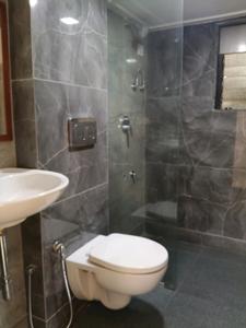 Common Bathroom Image of 1010 Sq.ft 3 BHK Apartment / Flat for sale in JP Codename Starlife, Mira Road East Mira Bhayandar for Rs. 14200000
