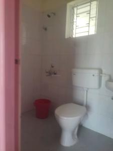 Common Bathroom Image of 901 Sq.ft 3 BHK Apartment / Flat for sale in Shapoorji Pallonji Shukhobrishti Spandan Phase 9 , New Town Kolkata for Rs. 6300000