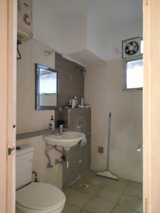 Common Bathroom Image of 1027 Sq.ft 2 BHK Apartment / Flat for sale in Stellar Jeevan, Noida Extension Greater Noida for Rs. 8700000