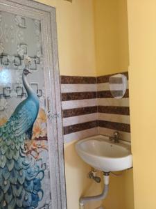 Bathroom Image of 750 Sq.ft 2 BHK Apartment / Flat for rent in Bansdroni Kolkata for Rs. 12000