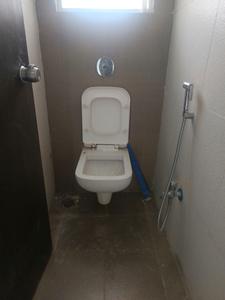 Common Bathroom Image of 650 Sq.ft 1 BHK Apartment / Flat for rent in Majestique Aqua, Fursungi Pune for Rs. 12500