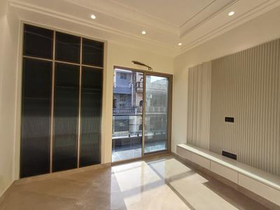 Bedroom Image of 1800 Sq.ft 4 BHK Builder Floor for sale in Ashok Vihar New Delhi for Rs. 45000000