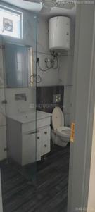 Bathroom Image of 1350 Sq.ft 3 BHK Builder Floor for rent in Janakpuri New Delhi for Rs. 58000