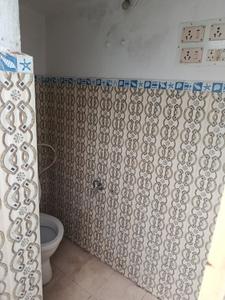Bathroom Image of 500 Sq.ft 1 BHK Builder Floor for rent in Halasuru Bengaluru for Rs. 17000