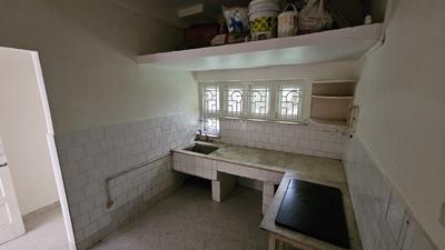 Kitchen Image of 1250 Sq.ft 2 BHK Apartment / Flat for sale in Juhu Mumbai for Rs. 42000000