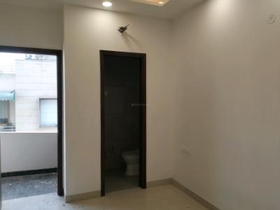 Bedroom Image of 950 Sq.ft 3 BHK Builder Floor for rent in Shalimar Bagh New Delhi for Rs. 40000
