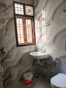 Bathroom Image of 200 Sq.ft 1 RK Apartment / Flat for rent in DDA Flats Munirka, Munirka New Delhi for Rs. 20000