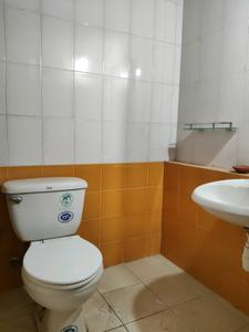Common Bathroom Image of 1900 Sq.ft 4 BHK Apartment / Flat for sale in Hiranandani Estate Hill Grange, Hiranandani Estate Thane for Rs. 39500000