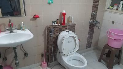 Bathroom Image of 1200 Sq.ft 2 BHK Apartment / Flat for rent in Omaxe Heights, Sector 86 Faridabad for Rs. 22000