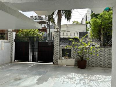Balcony Image of 3200 Sq.ft 4 BHK Villa for rent in Panchsheel Park New Delhi for Rs. 180000