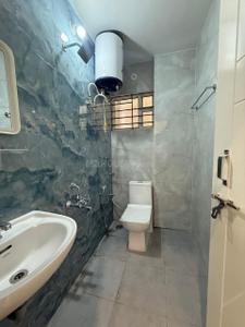 Bathroom Image of 600 Sq.ft 1 BHK Apartment / Flat for rent in HSR Layout Bengaluru for Rs. 26000