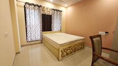 Bedroom Image of 1500 Sq.ft 3 BHK Apartment / Flat for rent in Shilalekh Shukan Lifestyle, Pal Gam Surat for Rs. 48000