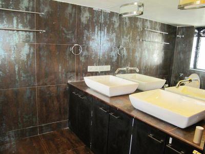 Image of 2050 Sq.ft 3 BHK Apartment / Flat for sale in Raja Hermitage Villa Apartments, Khar Danda, Mumbai for Rs. 114000000