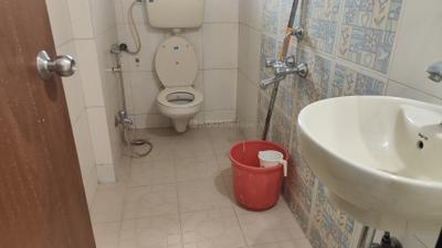 Bathroom Image of 650 Sq.ft 1 BHK Apartment / Flat for rent in Dahisar West Mumbai for Rs. 32000