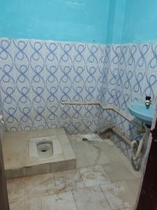 Bathroom Image of 1100 Sq.ft 3 BHK Apartment / Flat for rent in Epuru Eluru for Rs. 8500