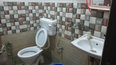 Bathroom Image of 750 Sq.ft 1 RK Builder Floor for rent in Sector 38 Gurgaon for Rs. 10000