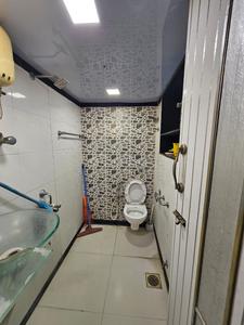 Bathroom Image of 600 Sq.ft 1 BHK Apartment / Flat for rent in Colaba Mumbai for Rs. 80000