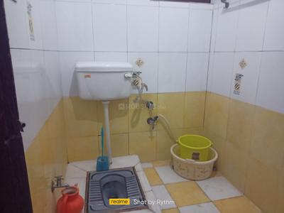 Bathroom Image of 1000 Sq.ft 2 BHK Apartment / Flat for sale in Yahiyaganj Lucknow for Rs. 4200000