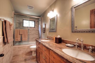 Bathroom Image of 2000 Sq.ft 4 BHK Apartment / Flat for sale in Supreme 19, Andheri West Mumbai for Rs. 80000000