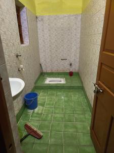 Bathroom Image of 1500 Sq.ft 3 BHK Duplex for rent in Regent Park Kolkata for Rs. 19000