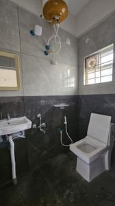 Image of 1100 Sq.ft 1 BHK Apartment / Flat for rent in Domlur Layout, Bengaluru for Rs. 42000
