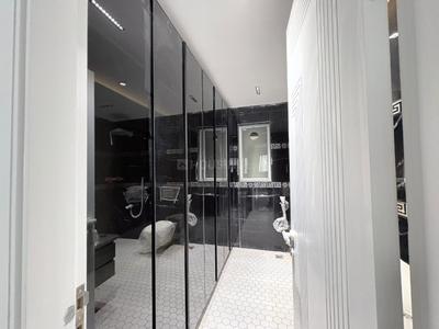 Bathroom Image of 1950 Sq.ft 3 BHK Builder Floor for sale in South City Floors 1, Sector 41 Gurgaon for Rs. 39500000