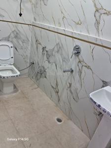 Bathroom Image of 950 Sq.ft 2 BHK Builder Floor for rent in Indirapuram Ghaziabad for Rs. 24000