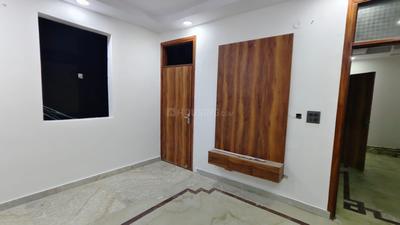 Bedroom Image of 850 Sq.ft 2 BHK Builder Floor for rent in Sector 24 Rohini New Delhi for Rs. 25000