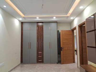 Bedroom Image of 2700 Sq.ft 4 BHK Builder Floor for sale in Paschim Vihar New Delhi for Rs. 50000000