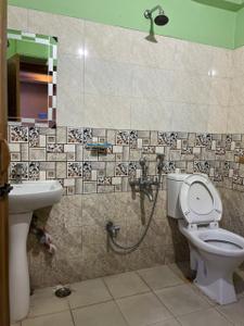 Bathroom Image of 1680 Sq.ft 4 BHK Builder Floor for rent in Jalukbari Guwahati for Rs. 40000