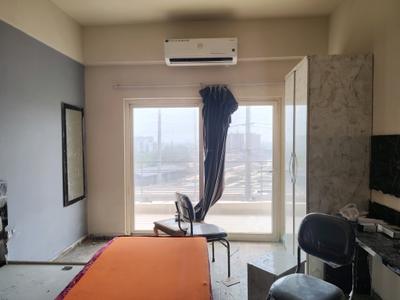 Bedroom Image of 435 Sq.ft 1 RK Apartment / Flat for rent in Paramount Golfforeste Villas, Surajpur Greater Noida for Rs. 15300