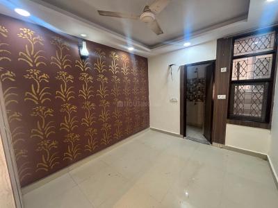 Bedroom Image of 800 Sq.ft 3 BHK Apartment / Flat for rent in RWA Om Vihar, Uttam Nagar New Delhi for Rs. 13000