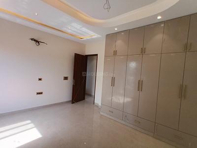 Bedroom Image of 3000 Sq.ft 4 BHK Builder Floor for rent in Sector 72 Noida for Rs. 70000
