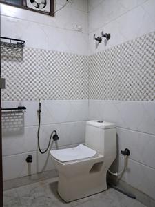Common Bathroom Image of 1500 Sq.ft 3 BHK Apartment / Flat for sale in Defence Enclave, Sector 44 Noida for Rs. 8500000