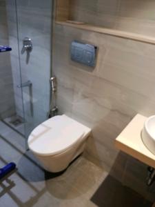 Common Bathroom Image of 1980 Sq.ft 3 BHK Apartment / Flat for rent in Mandvi Mumbai for Rs. 135000