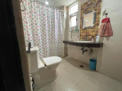 Bathroom Image of 1295 Sq.ft 2 BHK Apartment / Flat for rent in Paramount Symphony, Crossings Republik Ghaziabad for Rs. 18000