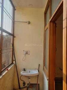 Balcony Image of 450 Sq.ft 1 BHK Builder Floor for sale in Shahdara New Delhi for Rs. 2700000