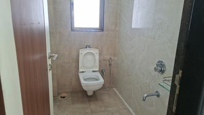 Bathroom Image of 710 Sq.ft 2 BHK Apartment / Flat for rent in MICL Aaradhya One, Chembur Mumbai for Rs. 70000